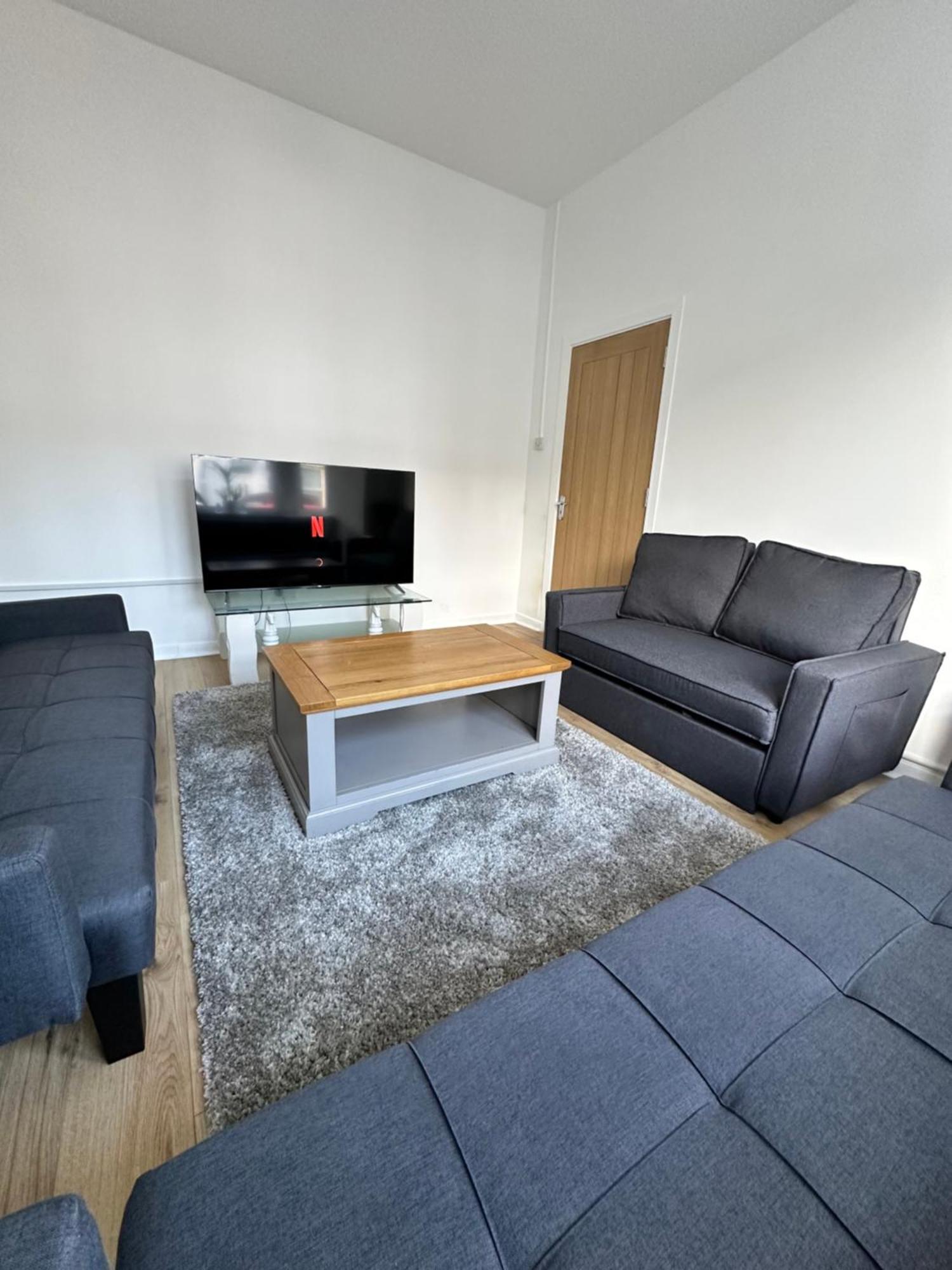 Champs Place Cardiff Extérieur photo
